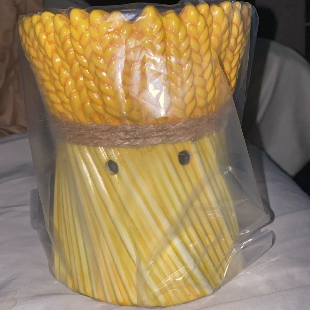 Scentsy wax warmer “Grateful Harvest” Brand New in original plastic and box